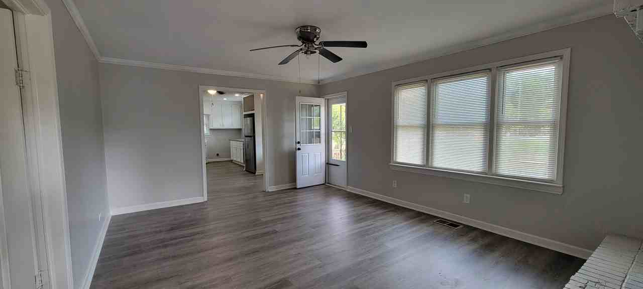 10326 Cumming Hwy - Photo 4 of 21
