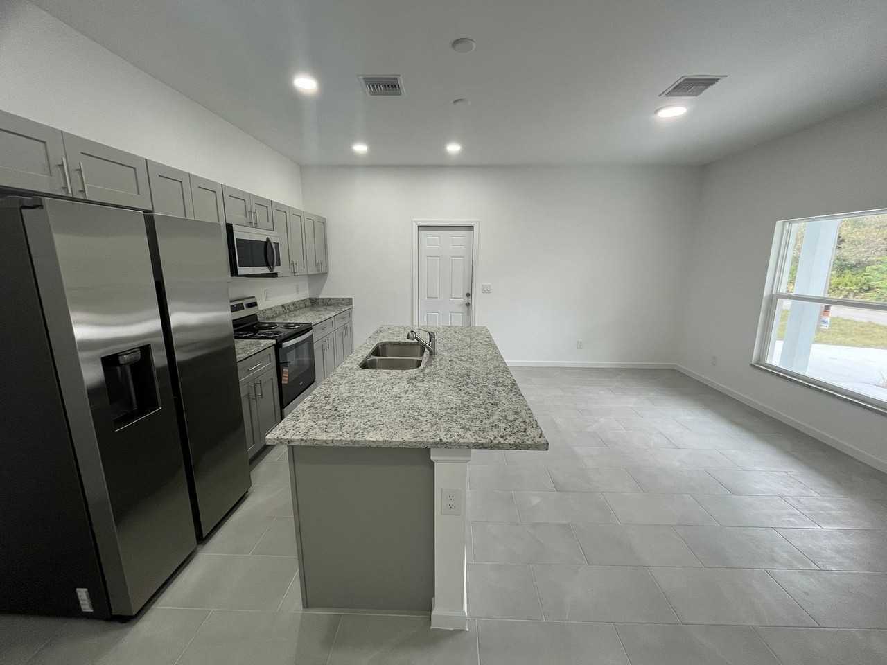 555 Aspen Ave S - Photo 3 of 11