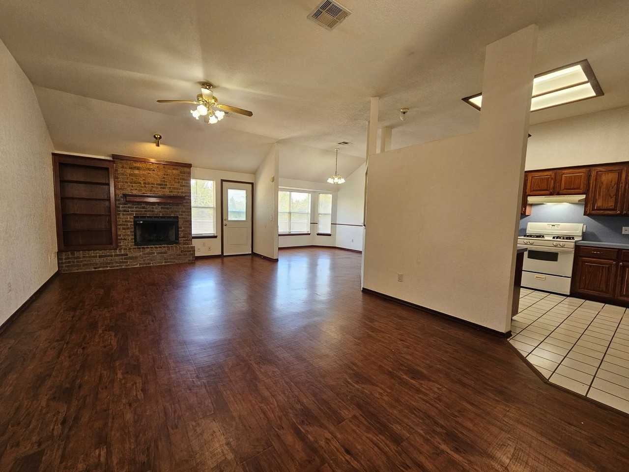 1913 Rising Hill Dr - Photo 3 of 19