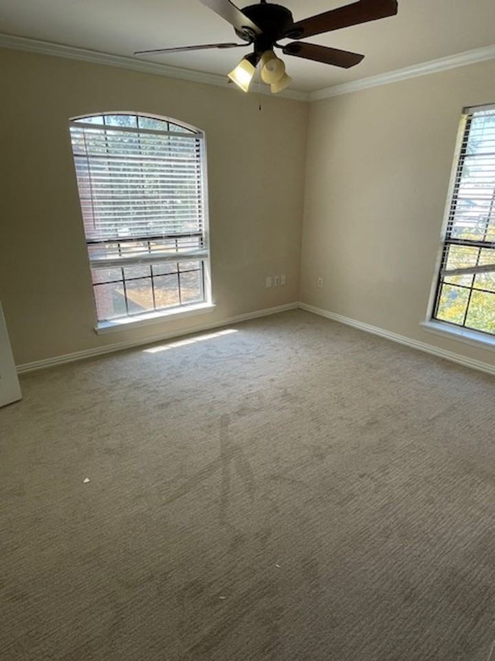 2208 N Carroll Blvd #1 - Photo 3 of 16