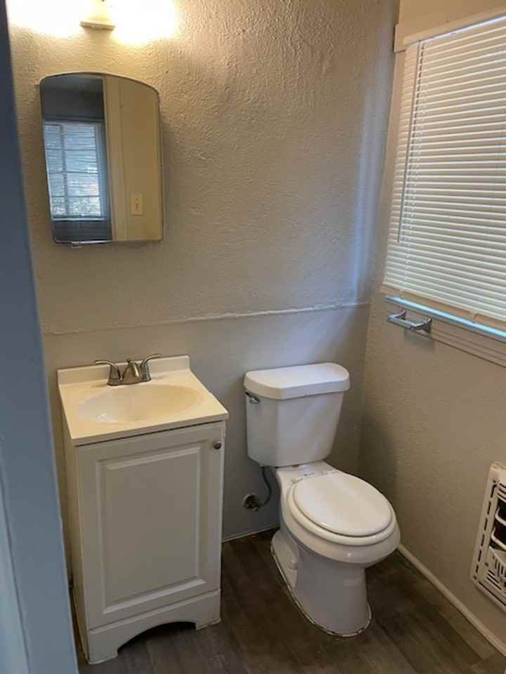 918 Denton St - Photo 2 of 9