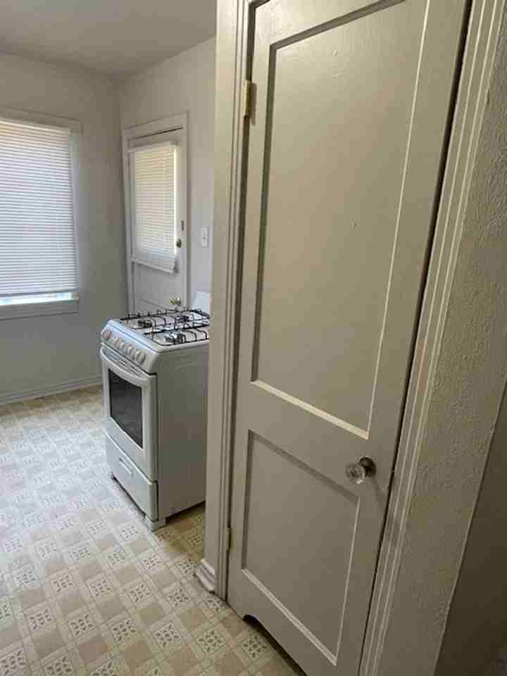 918 Denton St - Photo 5 of 9