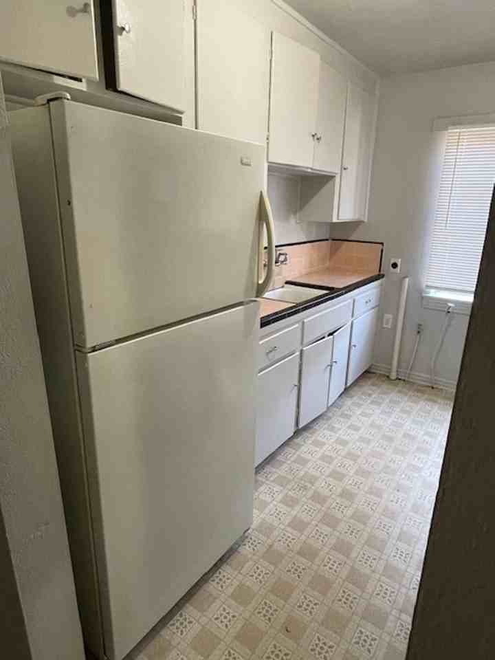 918 Denton St - Photo 6 of 9