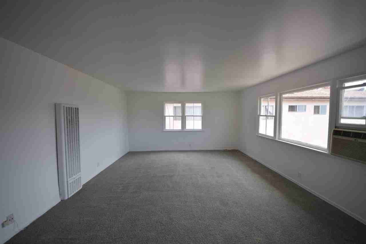 1422 Stanford St - Photo 2 of 13