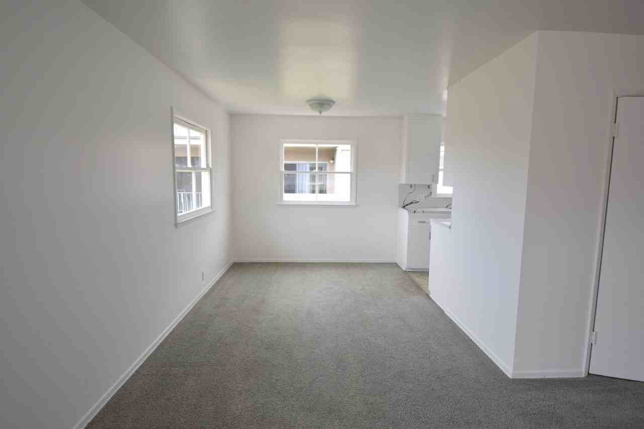 1422 Stanford St - Photo 3 of 13