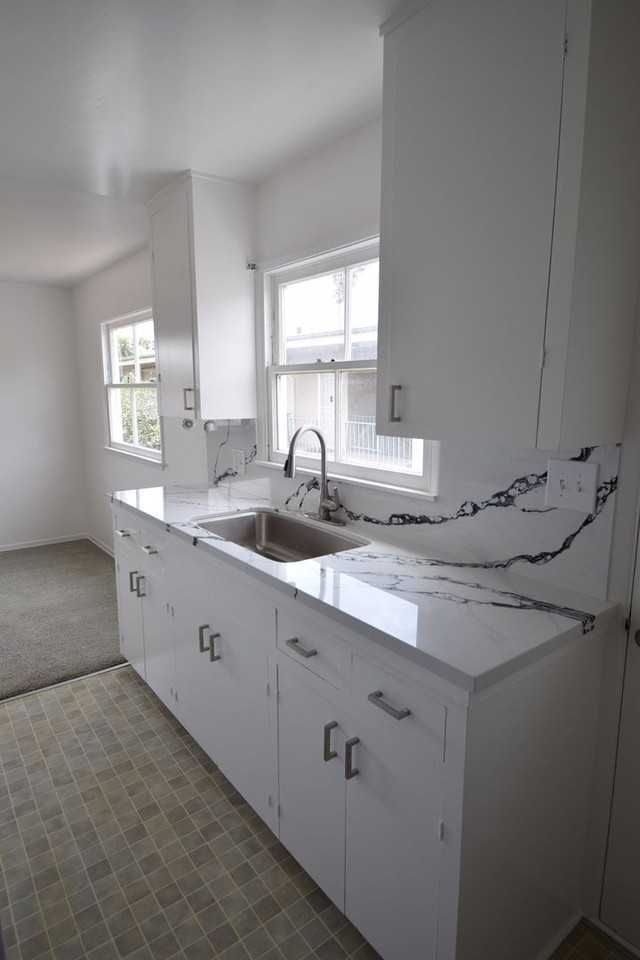 1422 Stanford St - Photo 4 of 13