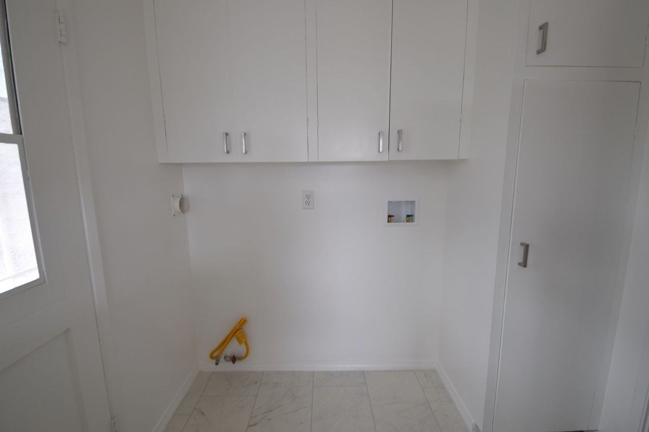 1422 Stanford St - Photo 5 of 13