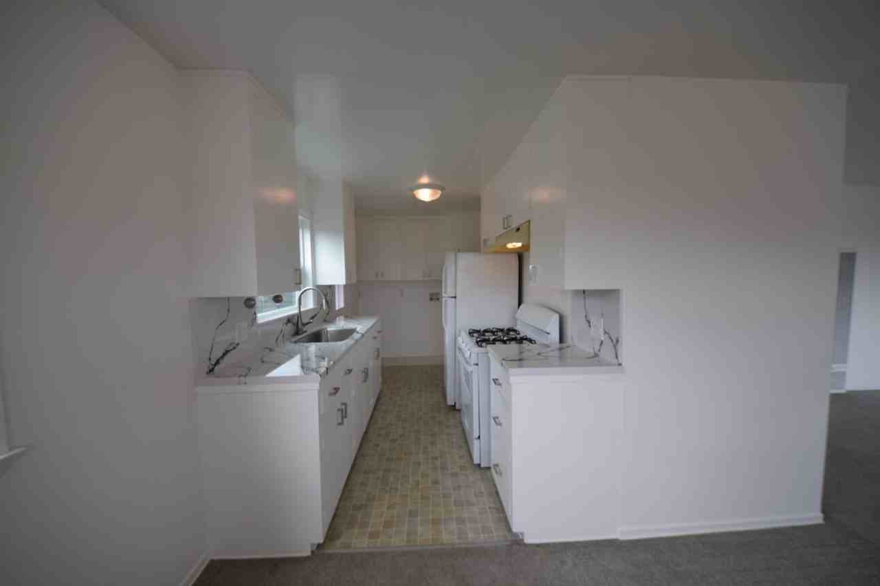 1422 Stanford St - Photo 6 of 13