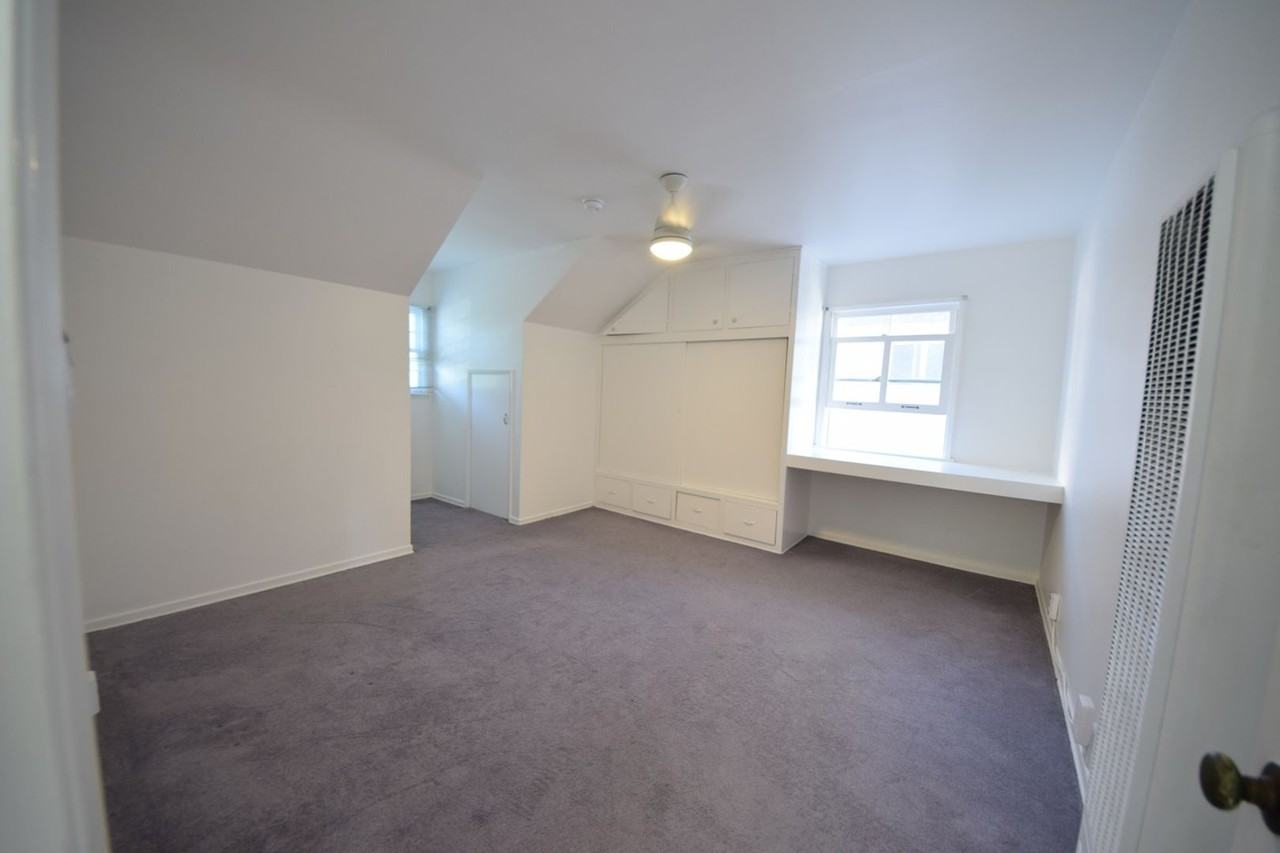 1422 Stanford St - Photo 7 of 13
