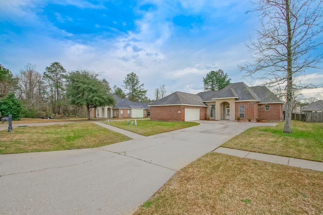 12600 12600 Woodland Hill Dr. - Photo 2 of 17