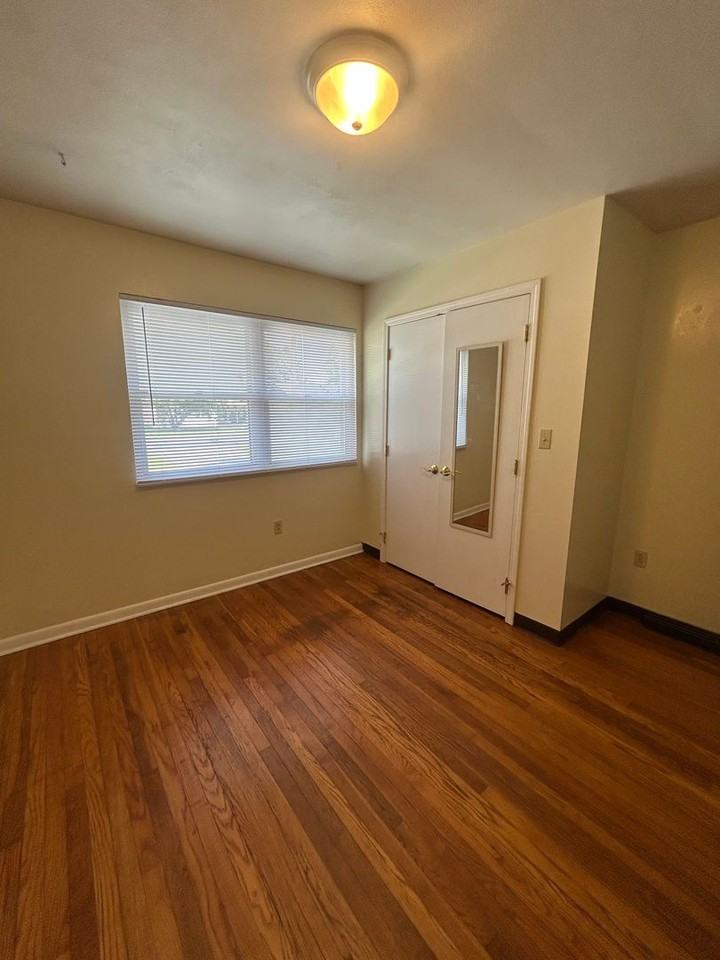 1516 N Allen St - Photo 3 of 16