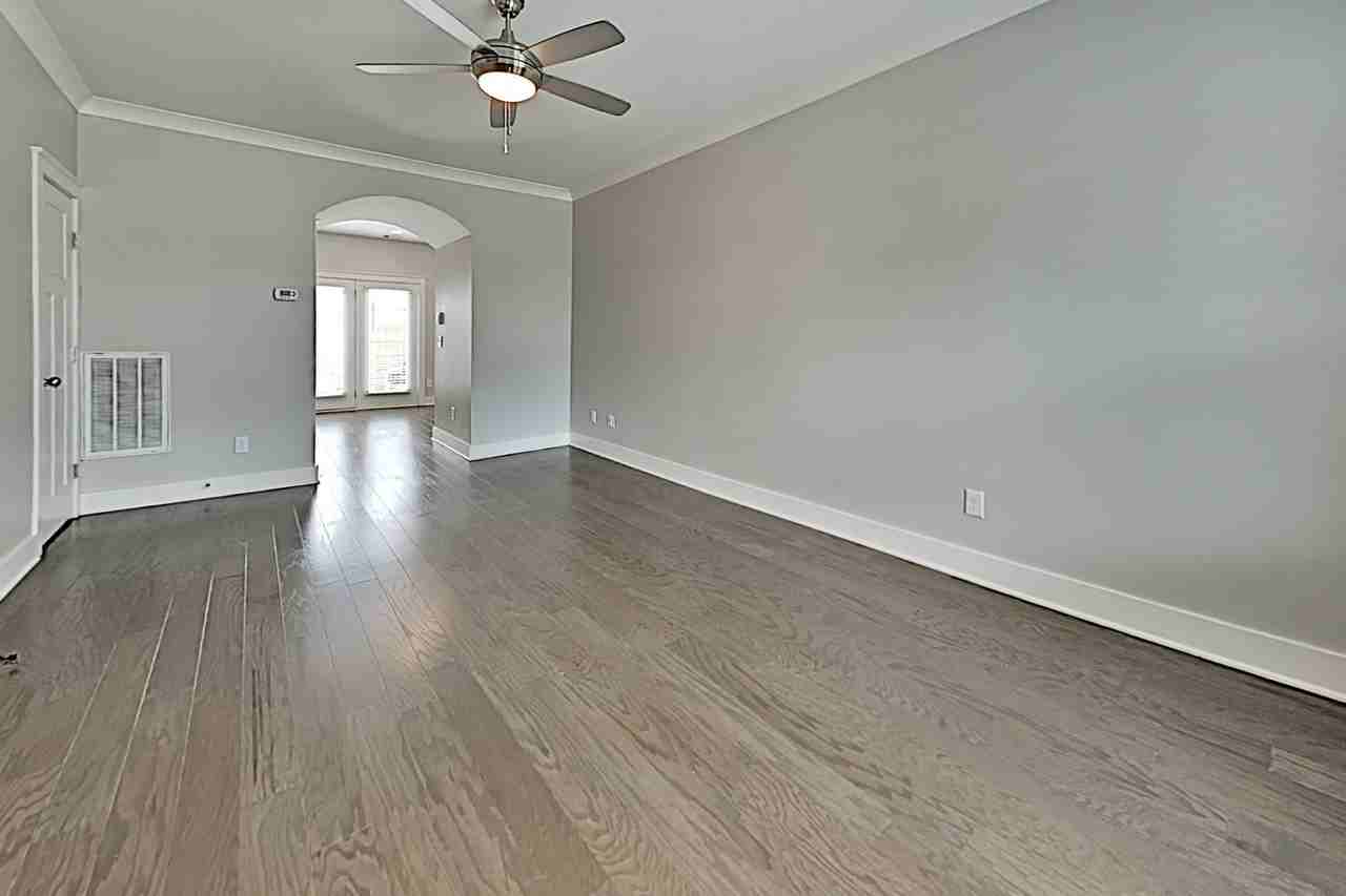 202 W Mill Dr - Photo 3 of 20