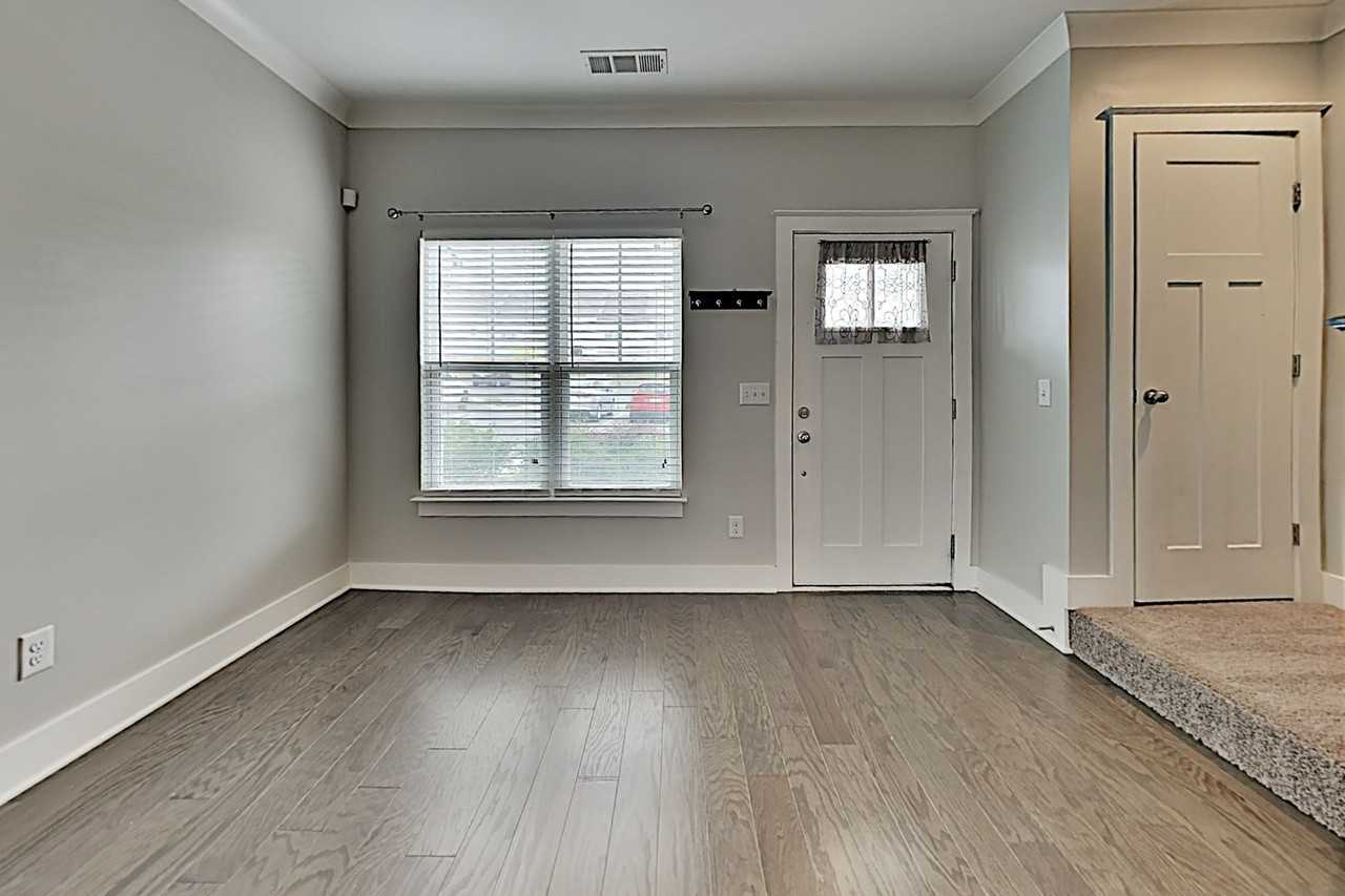 202 W Mill Dr - Photo 4 of 20