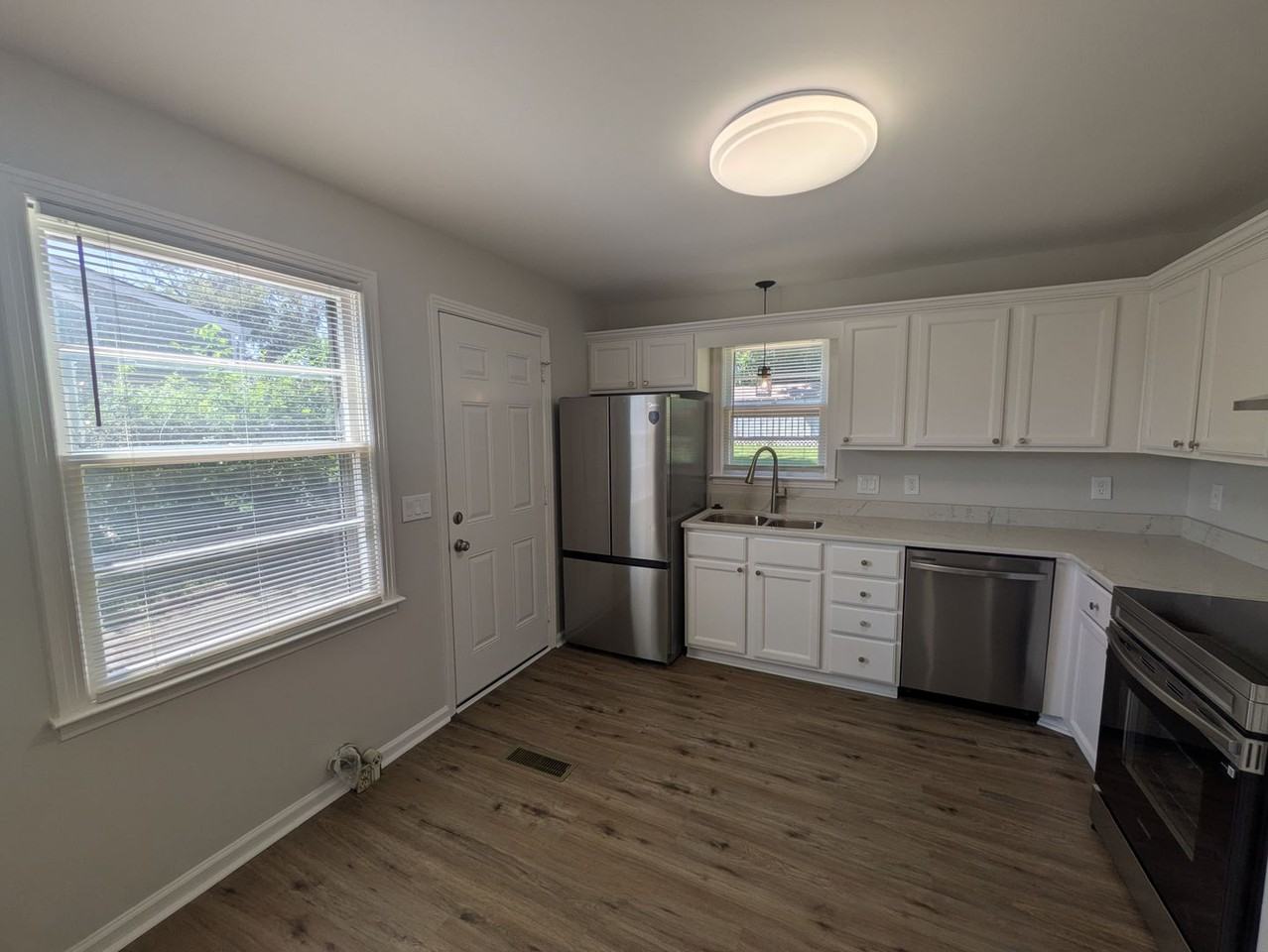 3705 Hewlett Dr - Photo 2 of 17