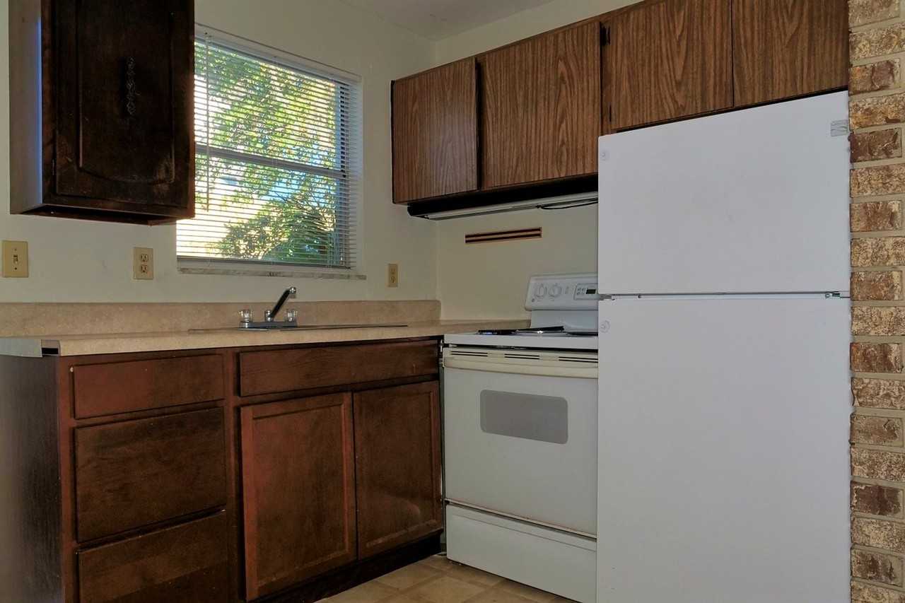 511 Hillcrest St #3 - Photo 4 of 10