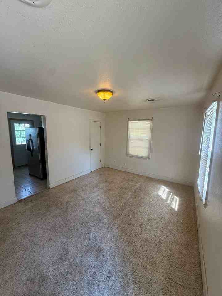 1602 Pierce St - Photo 2 of 9