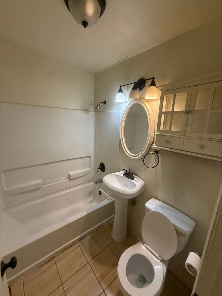 1602 Pierce St - Photo 7 of 9