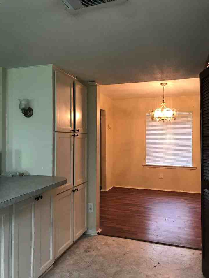 11101 Parkside Dr - Photo 4 of 10