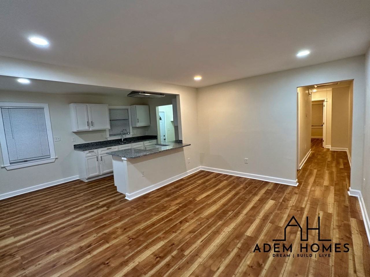 111 Eastview Dr - Photo 2 of 12