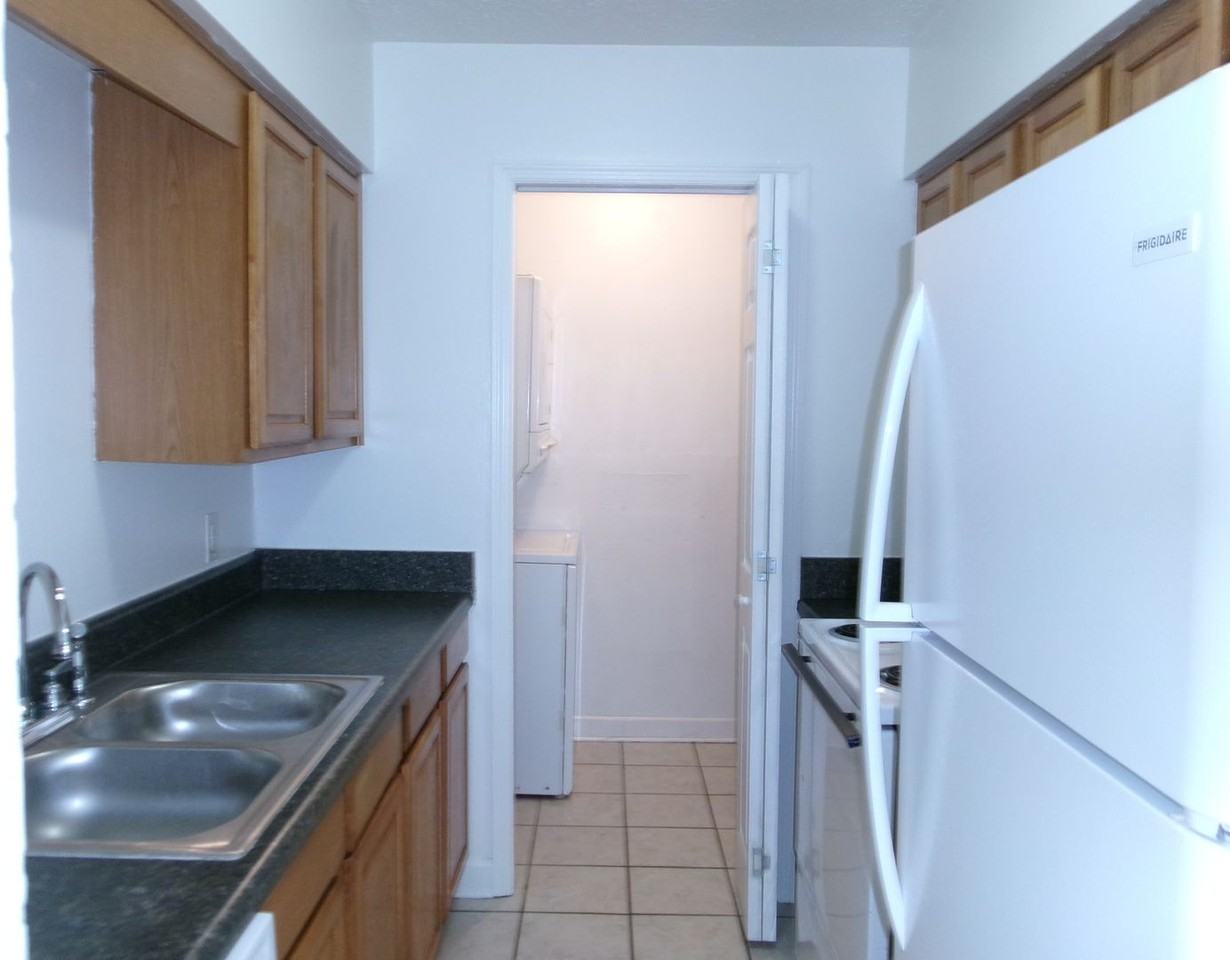 615 Carter Ln #D2 - Photo 4 of 18