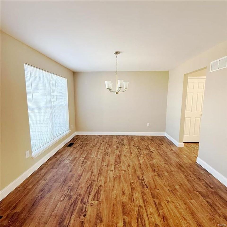 43 Edenshire Ct #76B - Photo 4 of 12