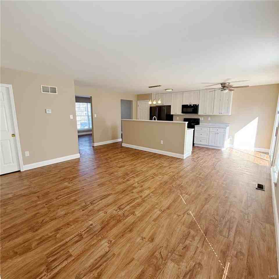 43 Edenshire Ct #76B - Photo 5 of 12
