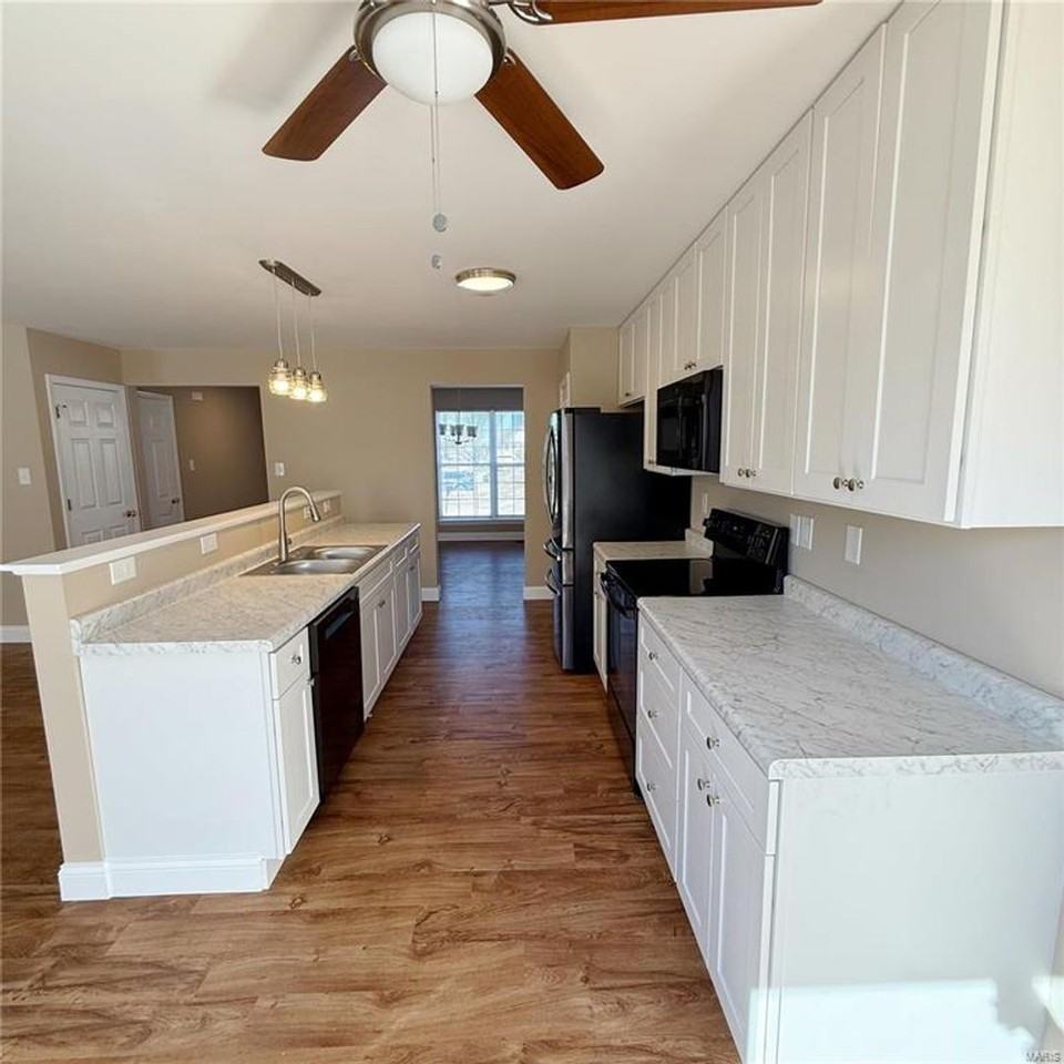 43 Edenshire Ct #76B - Photo 6 of 12