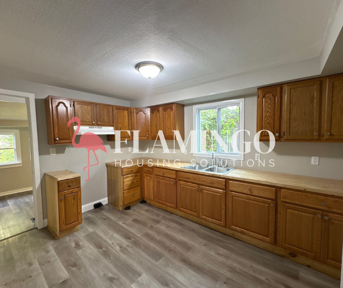 213 Westwood Ave - Photo 6 of 16