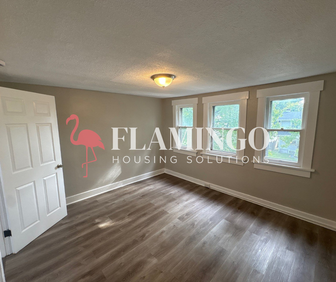 213 Westwood Ave - Photo 7 of 16