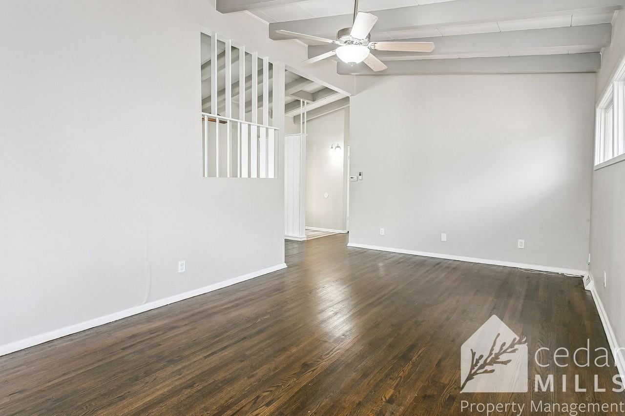 811 N Chipper Ln - Photo 3 of 15