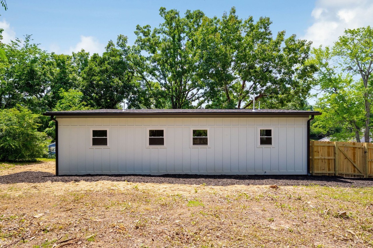 1912 Honeycut Ln - Photo 3 of 23