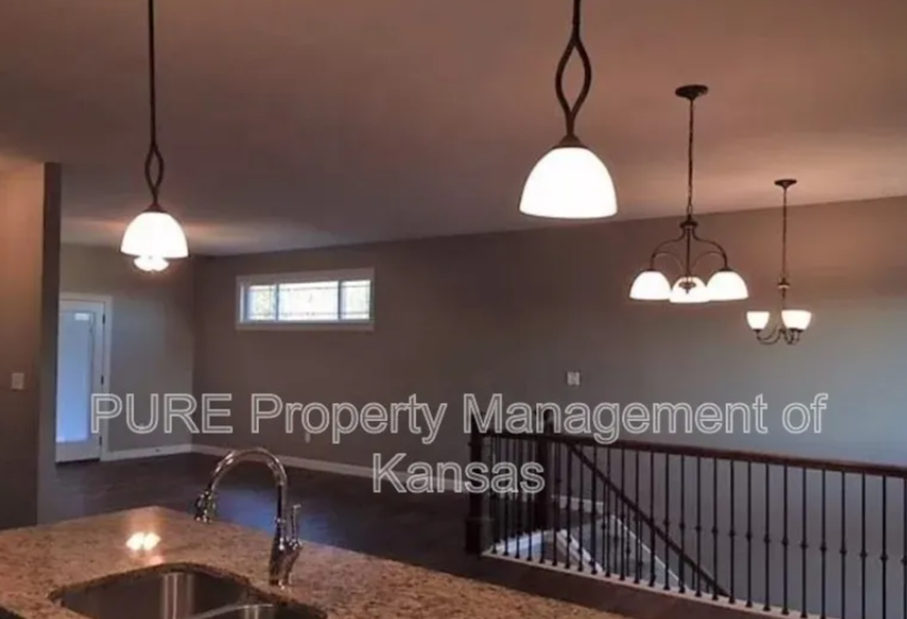 4425 Se Gemstone Ln - Photo 2 of 7