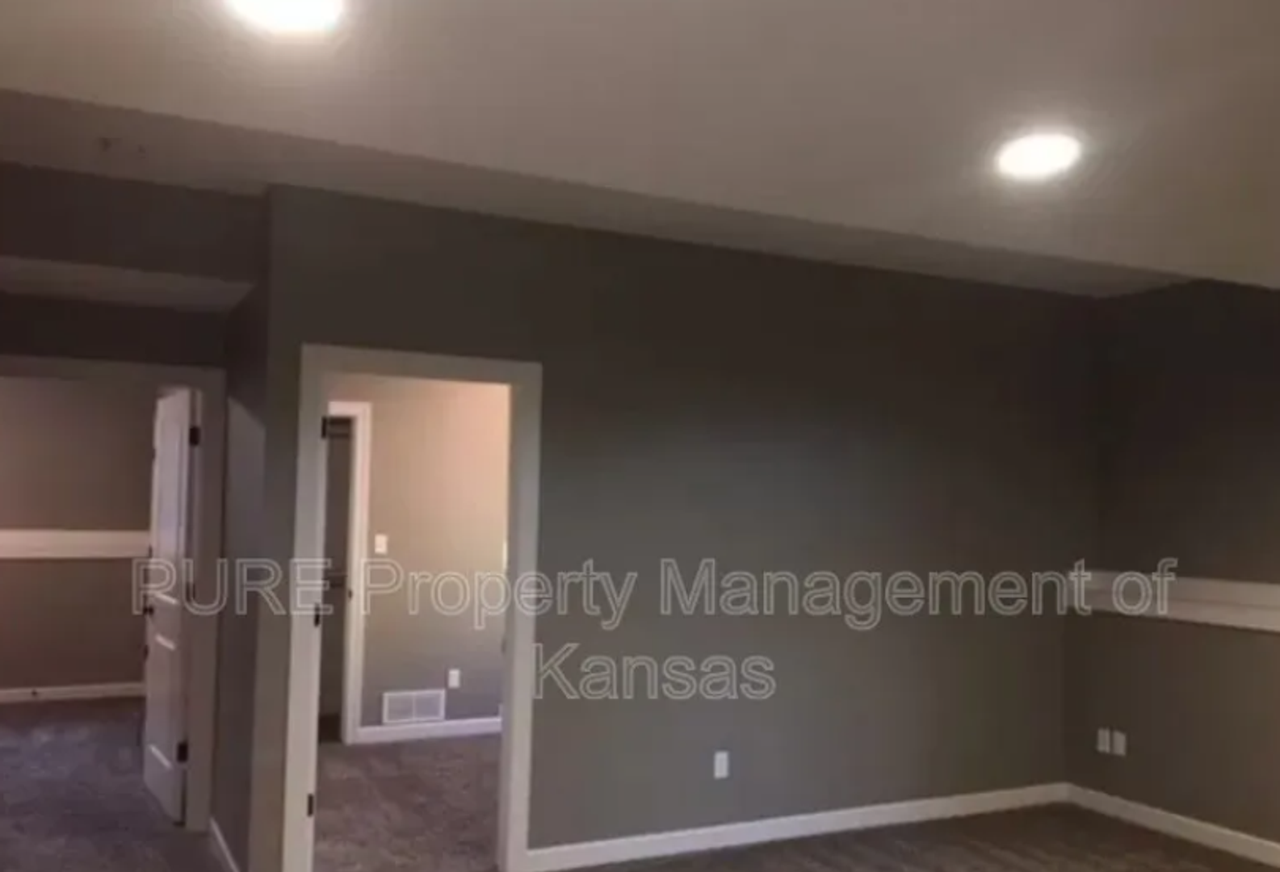 4425 Se Gemstone Ln - Photo 5 of 7