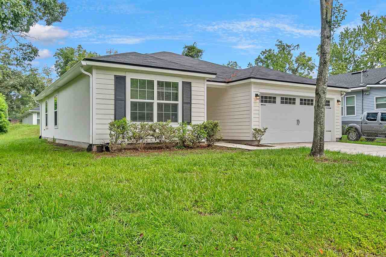 2055 Dean A Ave - Photo 2 of 20