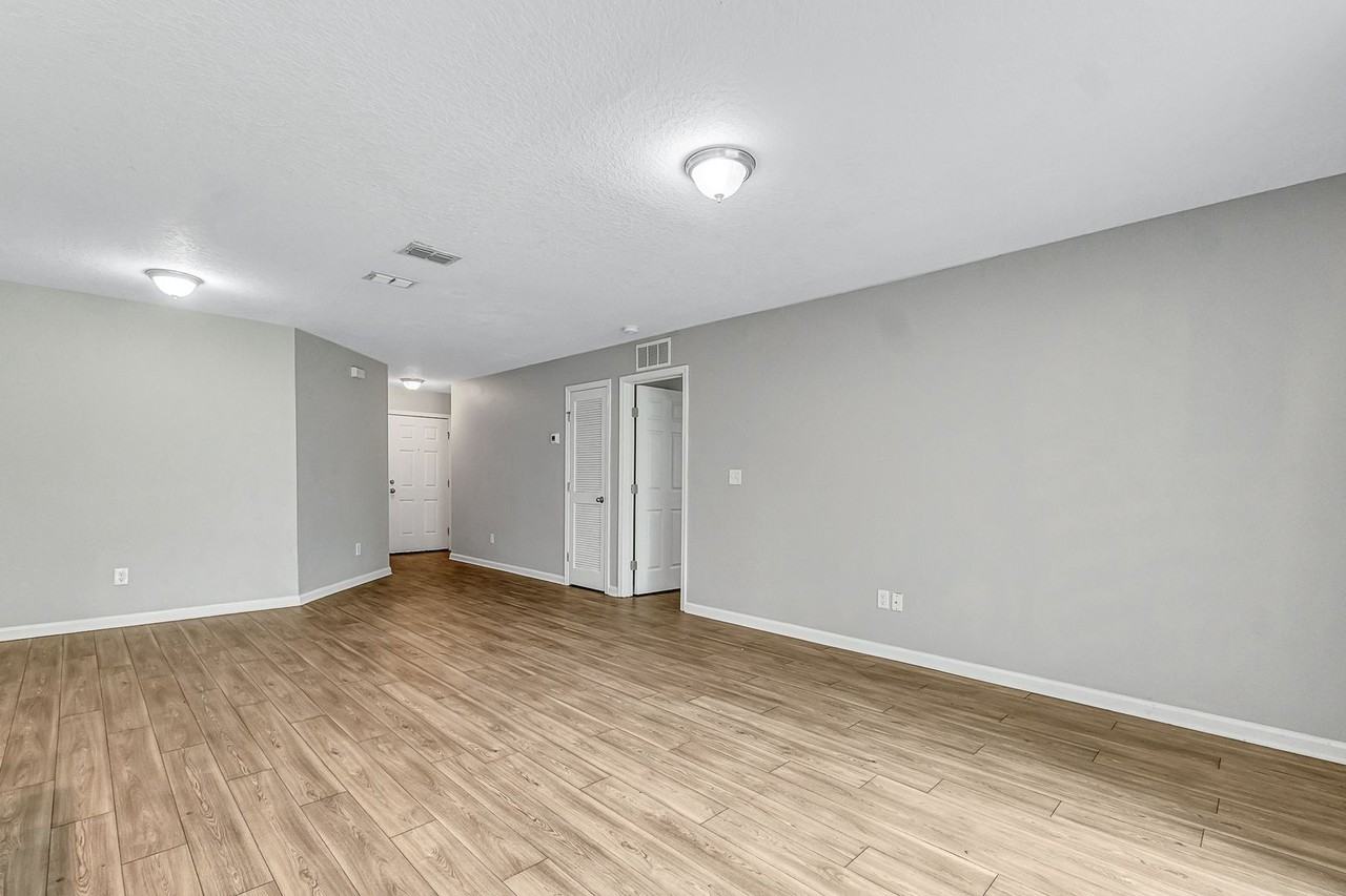 2055 Dean A Ave - Photo 4 of 20