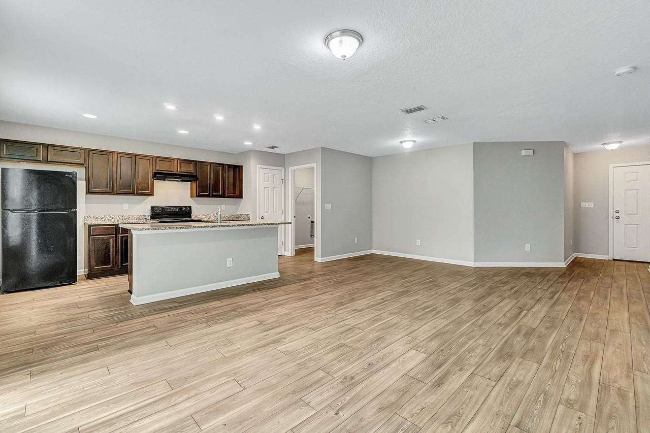 2055 Dean A Ave - Photo 7 of 20