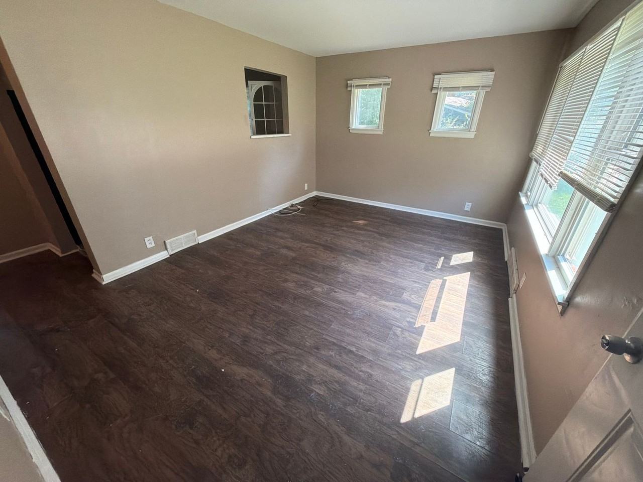 12129 Aragon Ave - Photo 3 of 15