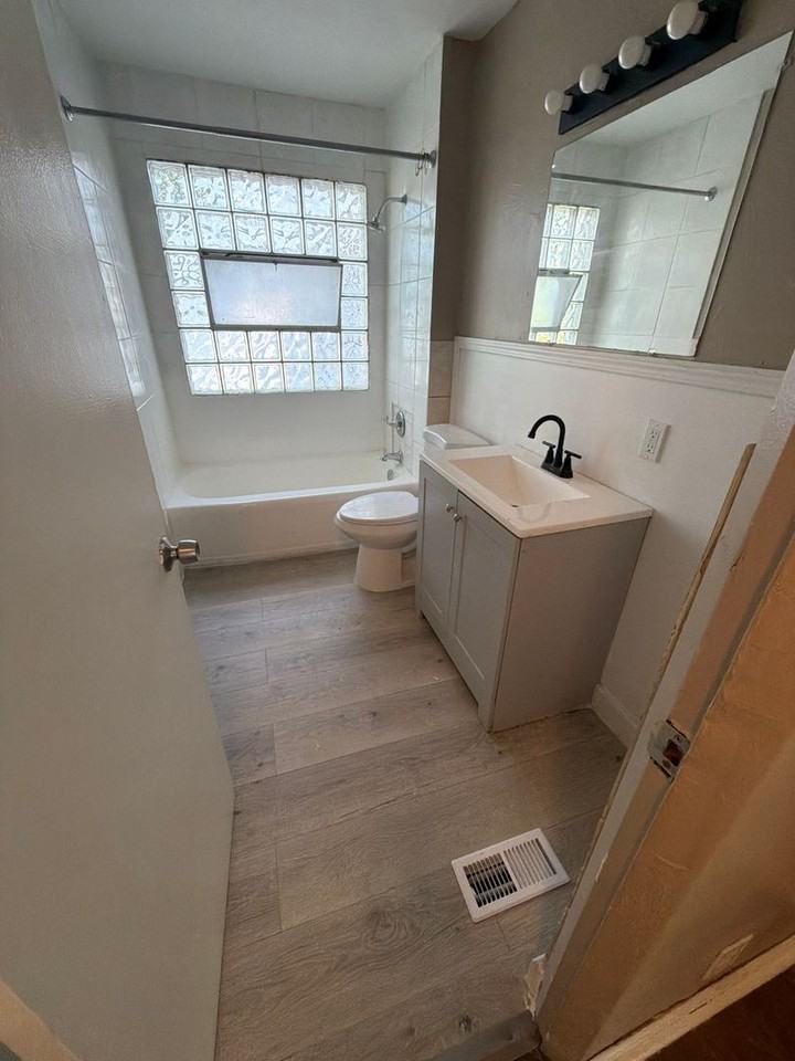 12129 Aragon Ave - Photo 6 of 15