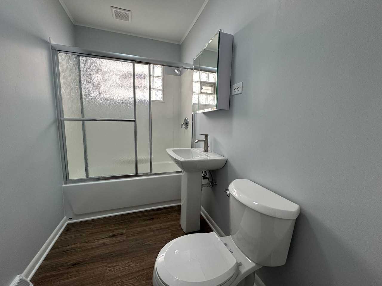 4429 N Neenah Ave - Photo 4 of 16