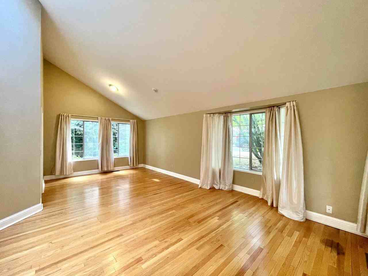 24309 Se 42nd St - Photo 3 of 23