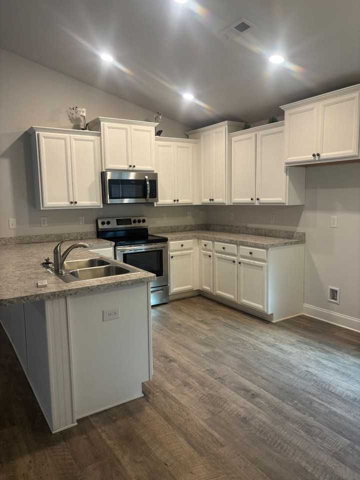 135 Brooklawn Dr - Photo 3 of 10