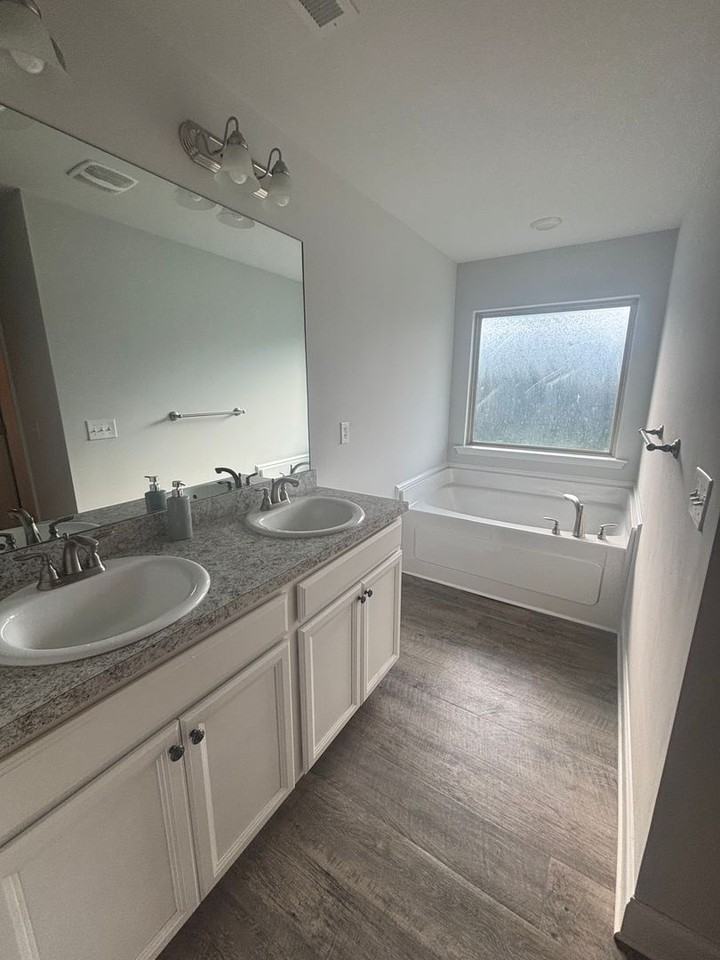 135 Brooklawn Dr - Photo 6 of 10