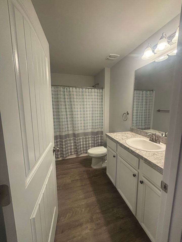 135 Brooklawn Dr - Photo 7 of 10