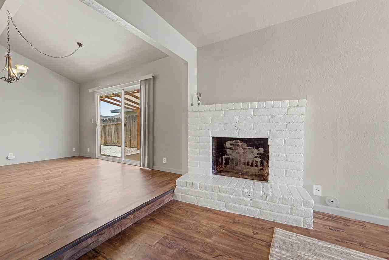 1142 Nadene Dr - Photo 4 of 15