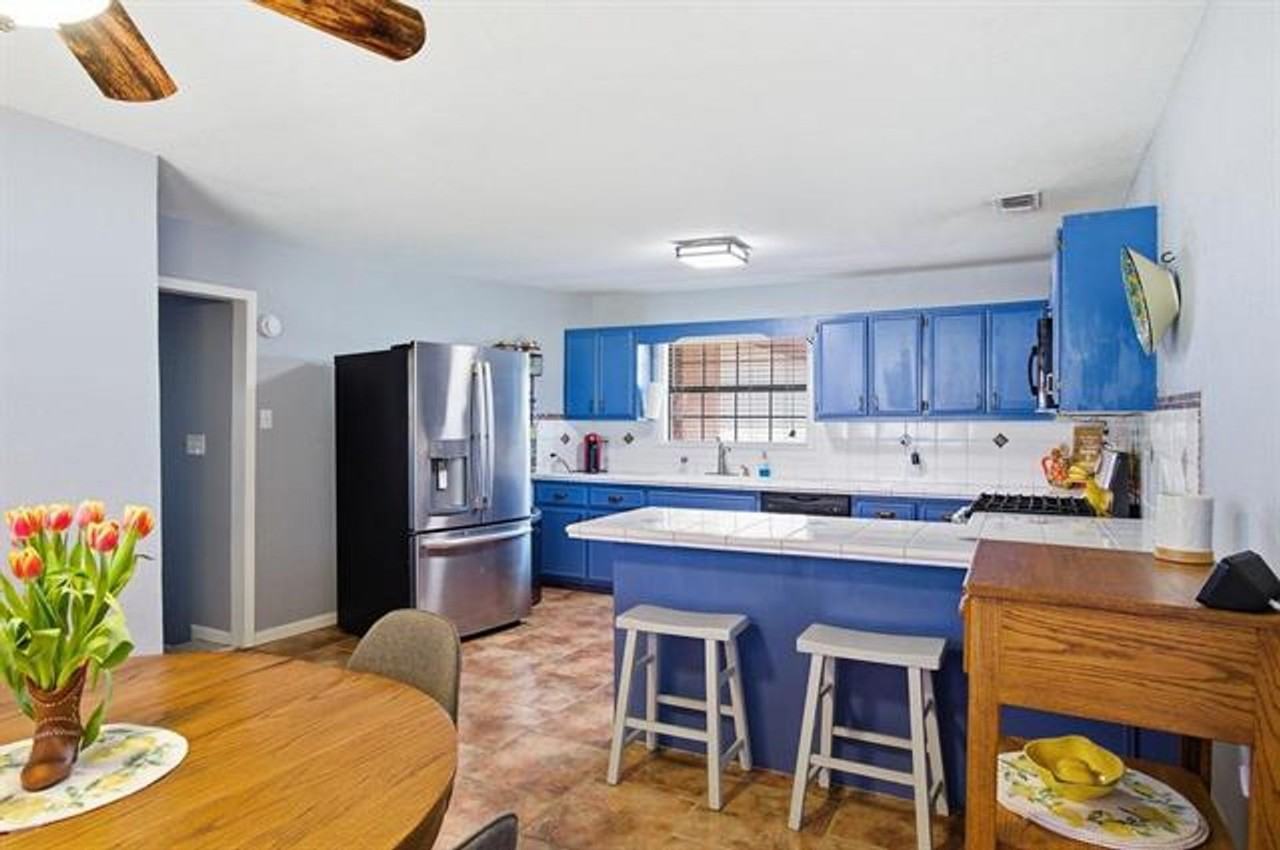 208 N Broadview St - Photo 6 of 19