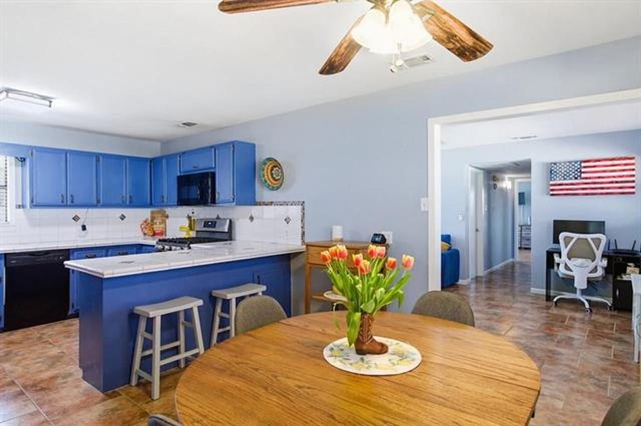 208 N Broadview St - Photo 7 of 19