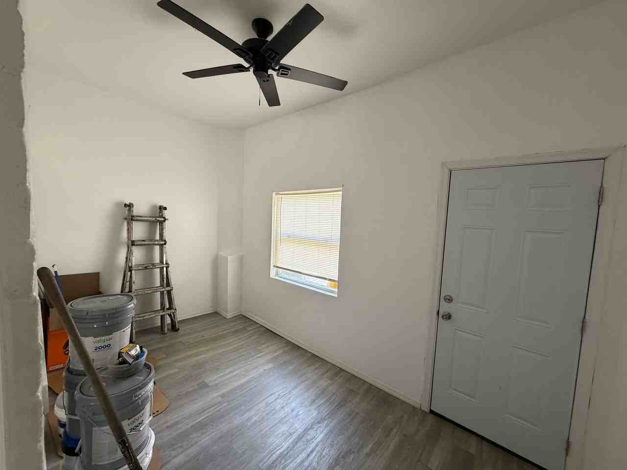 315 S 6th St - Photo 4 of 32