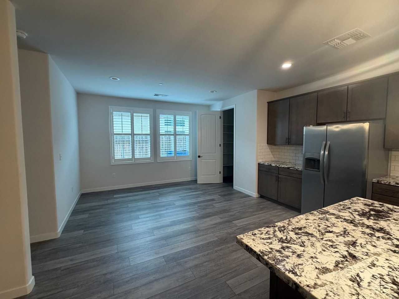 9824 Fort Sanders Ave - Photo 4 of 16