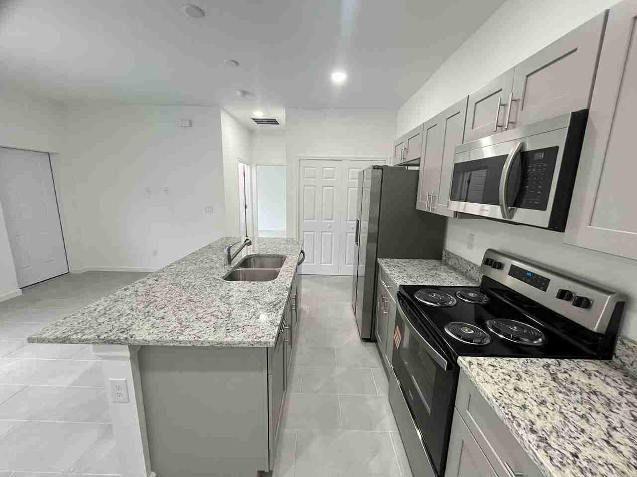 206 Hagan Ave S - Photo 4 of 10