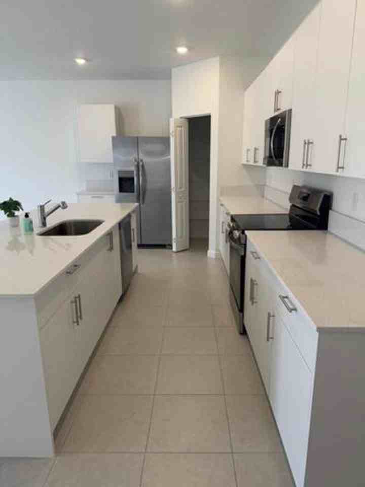 3008 Park Pl - Photo 2 of 14